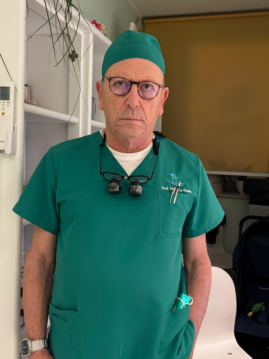 immagine mezzo busto del professor Giuseppe Reale medico dentista a Lauria